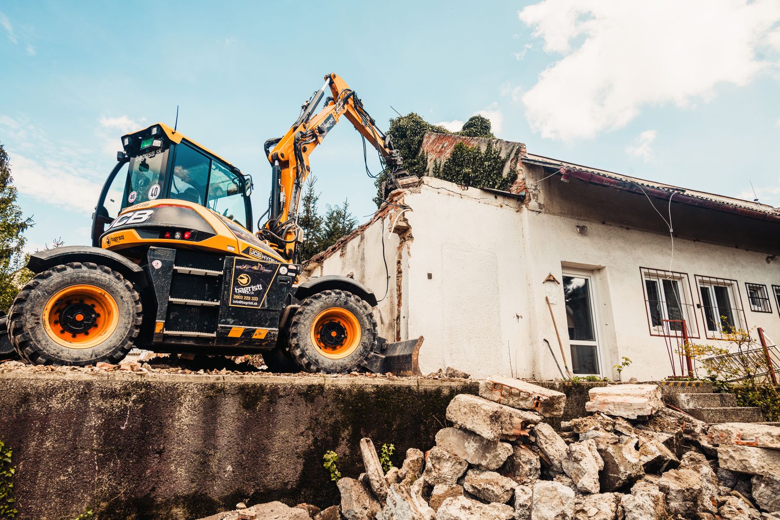 Faut-il rénover ou démolir sa vieille maison ?